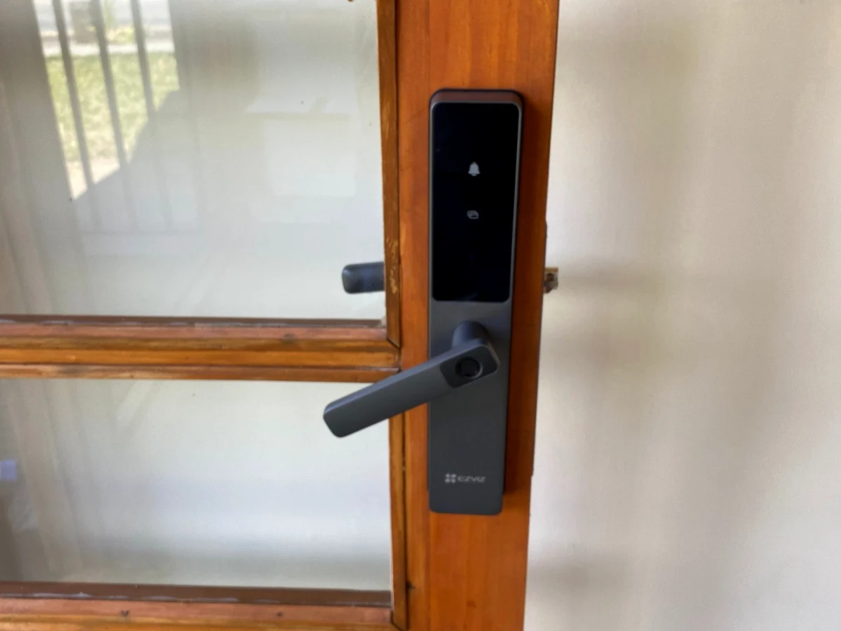 Detalle de cerradura inteligente EZVIZ